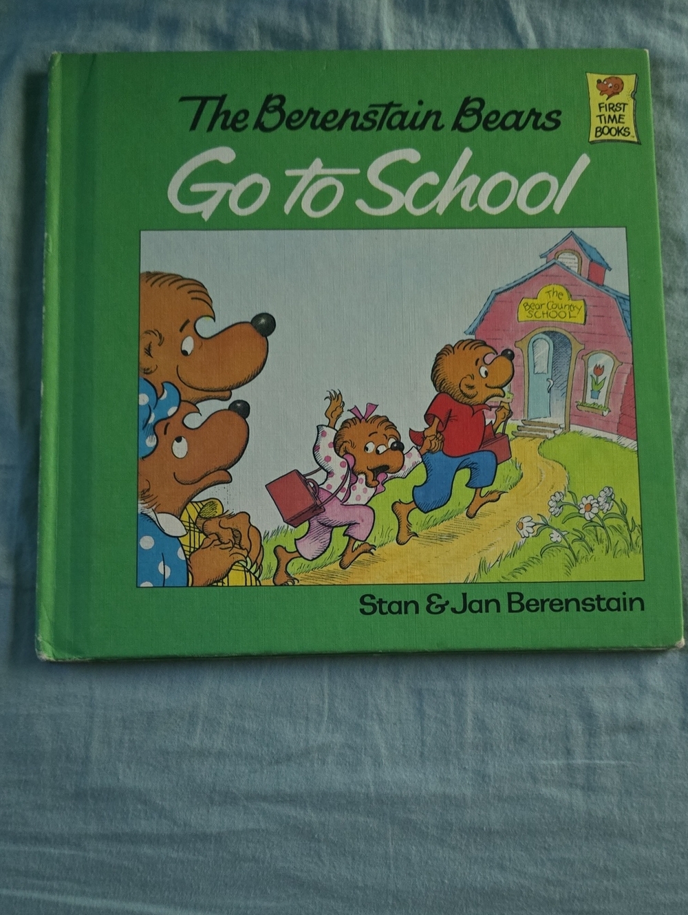 Berenstain Bears "Go To School" Hard Copy Excellent Condition.